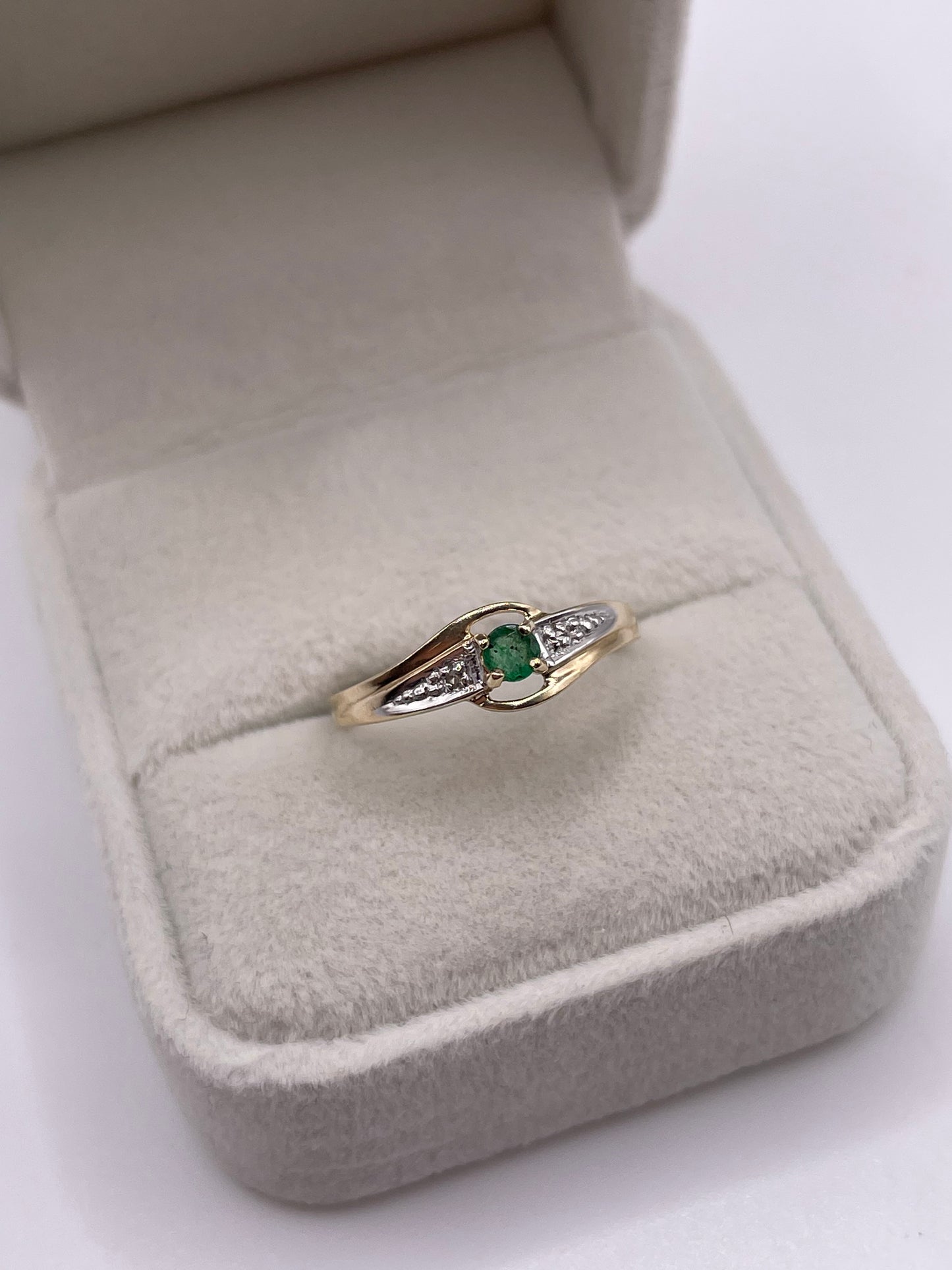 9ct gold emerald and diamond ring
