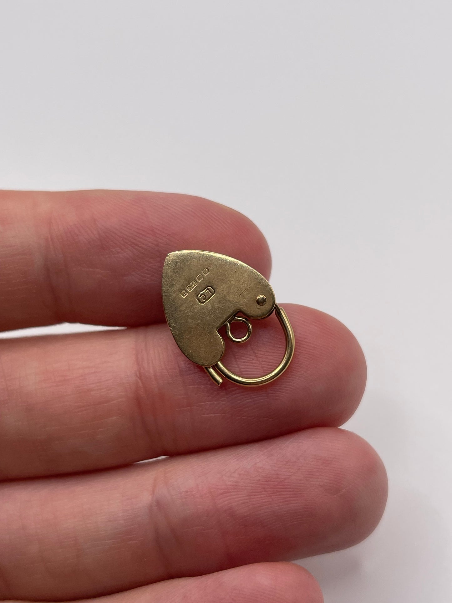 9ct gold padlock 41