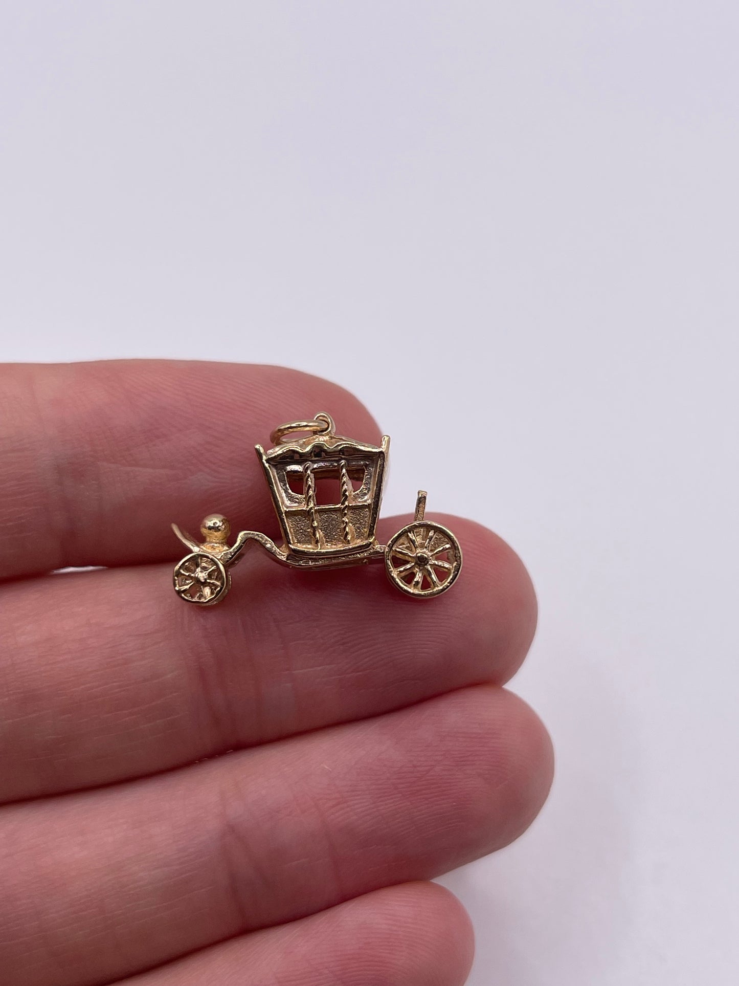 9ct gold carriage charm