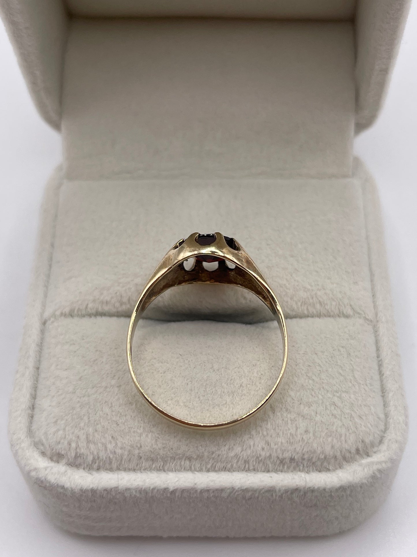 9ct gold garnet gypsy ring
