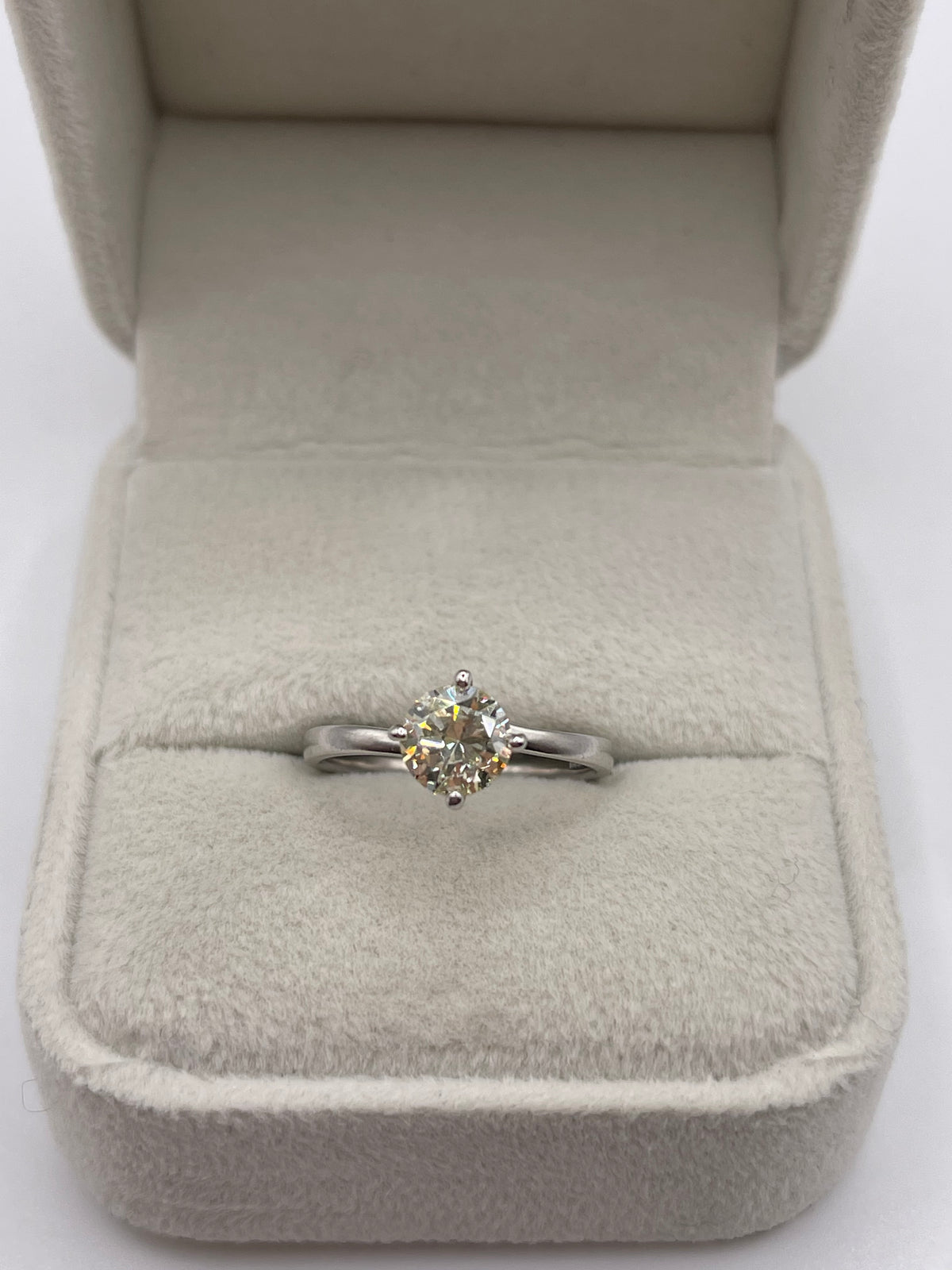 Platinum 0.82ct diamond ring