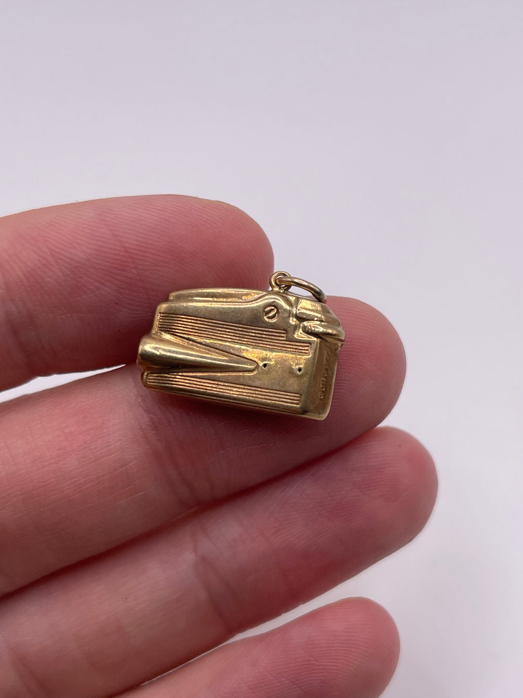 9ct gold table lighter charm