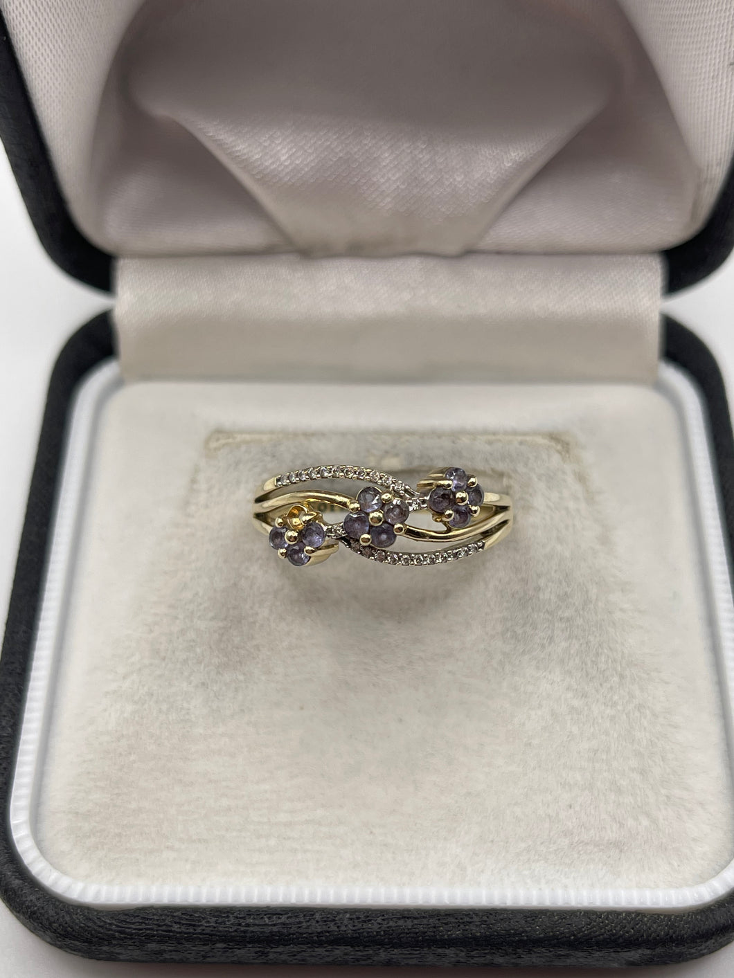 9ct gold tanzanite and diamond ring