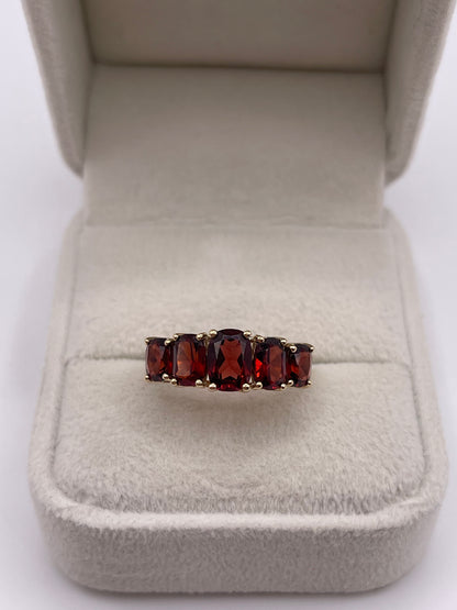 9ct gold garnet ring