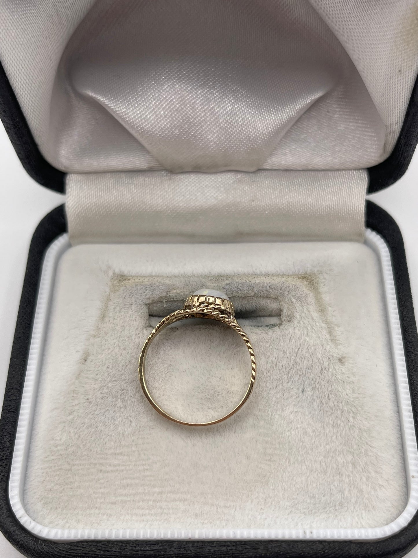 9ct gold opal ring