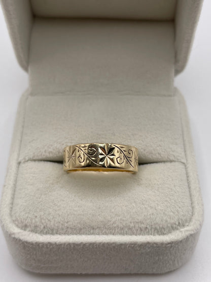 9ct gold patterned band