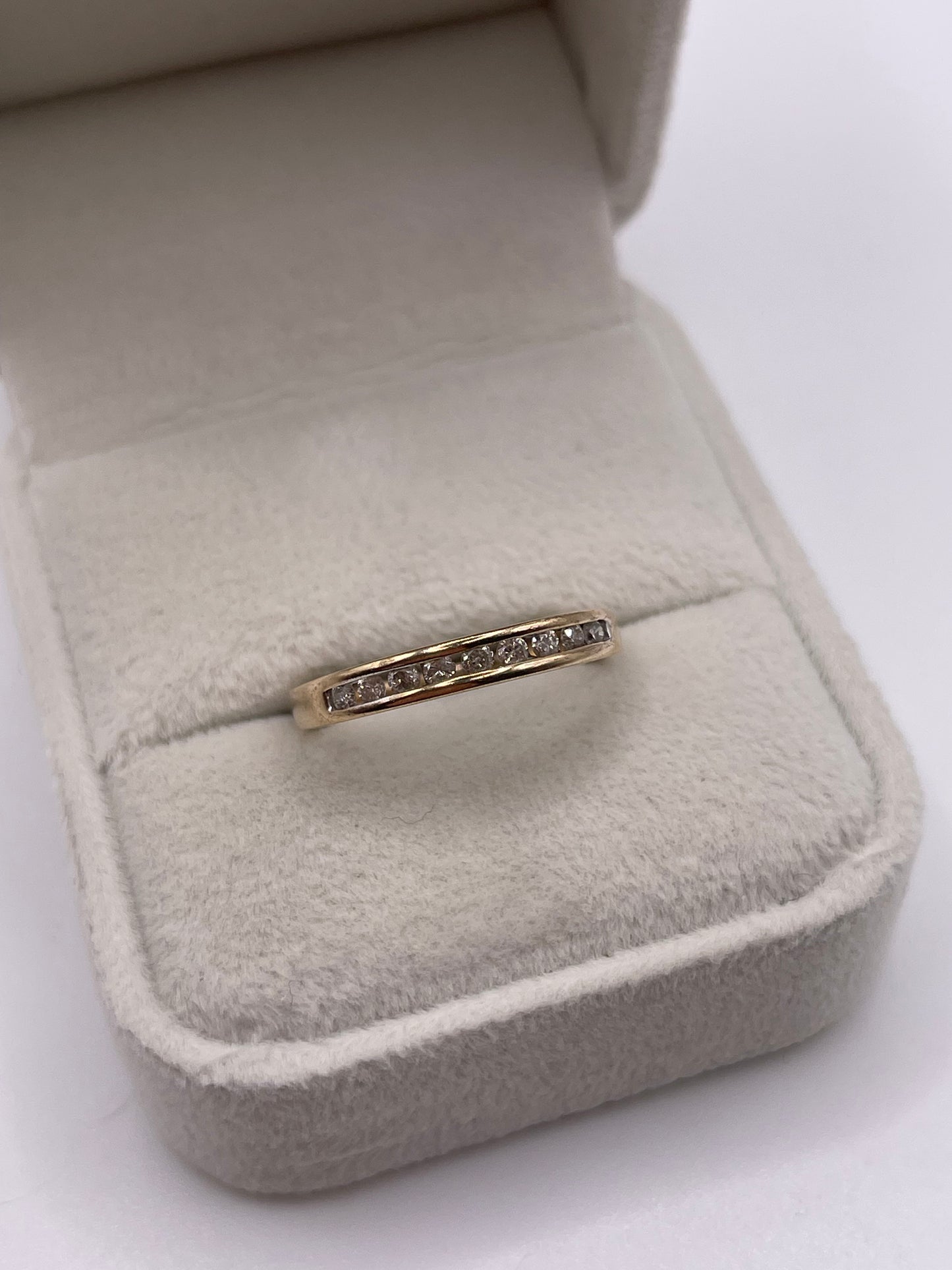 9ct gokd diamond ring