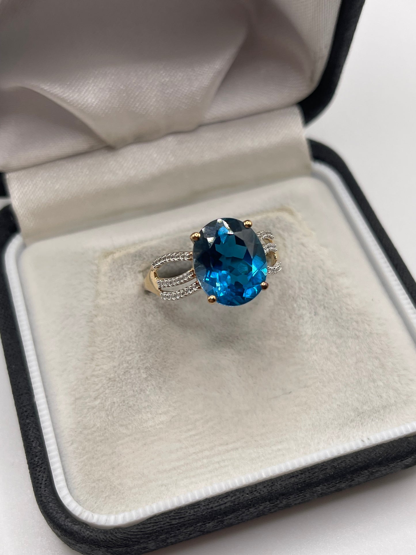 9ct gold topaz and zircon ring