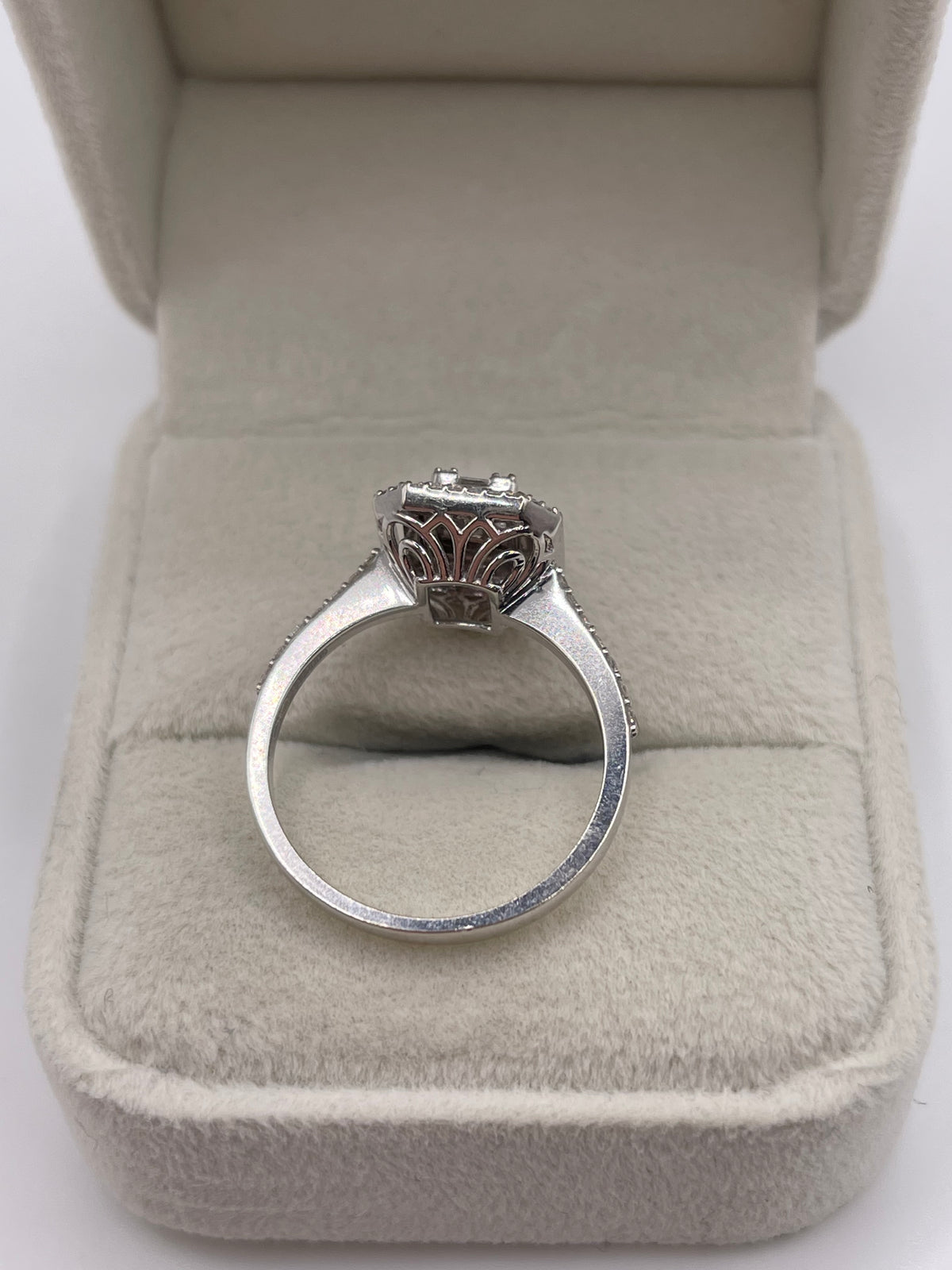 14ct white gold diamond cluster ring