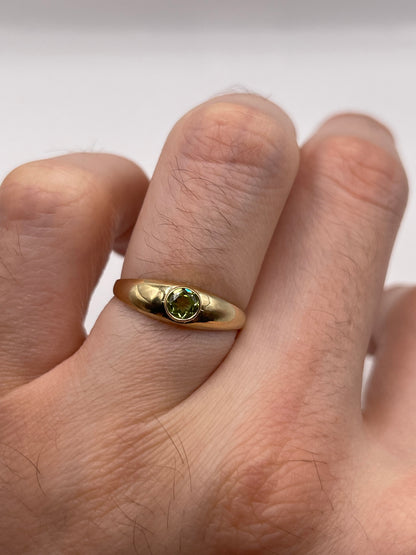 9ct gold peridot gypsy ring
