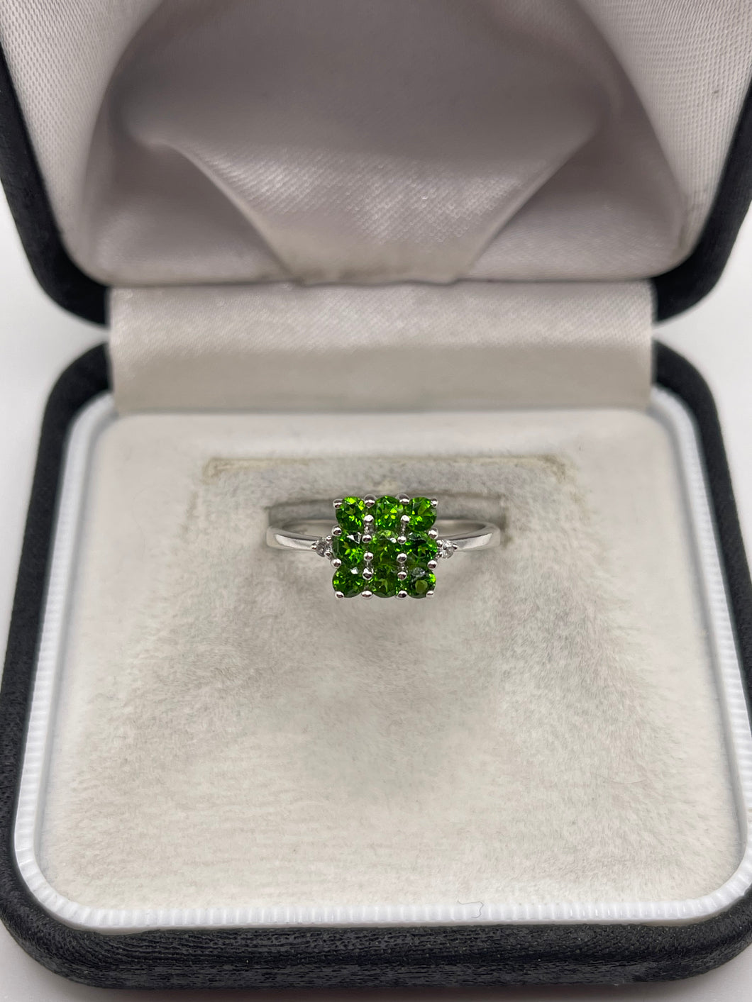 9ct white gold tsavorite garnet ring