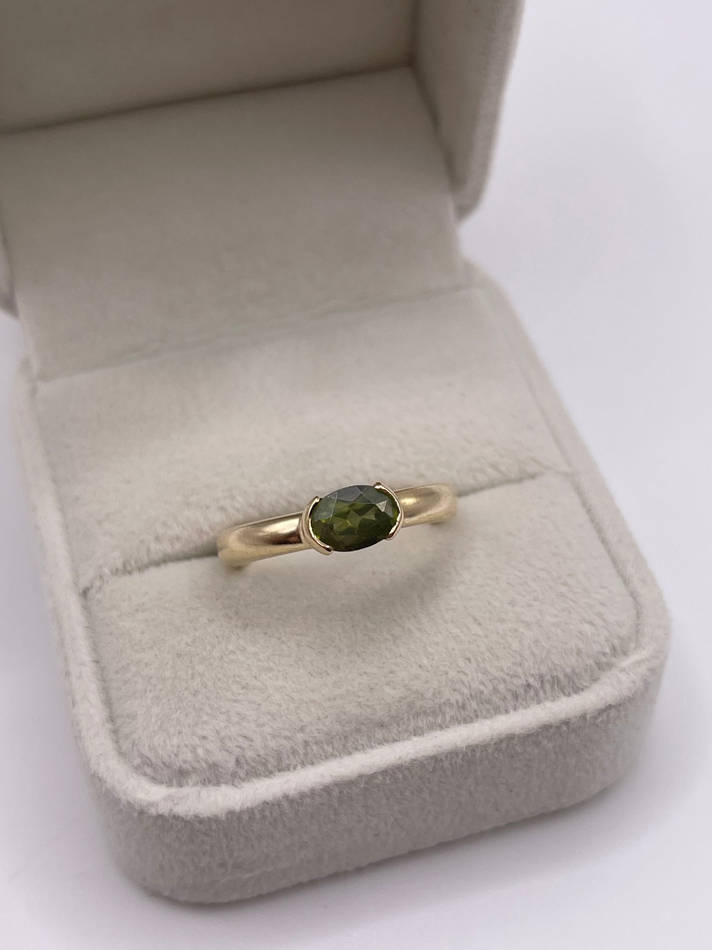 9ct gold quartz ring