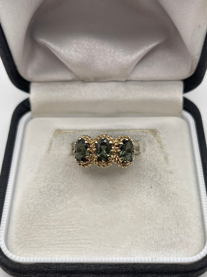 9ct gold synthetic spinel ring