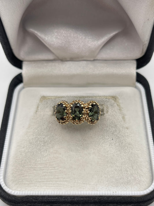 9ct gold synthetic spinel ring