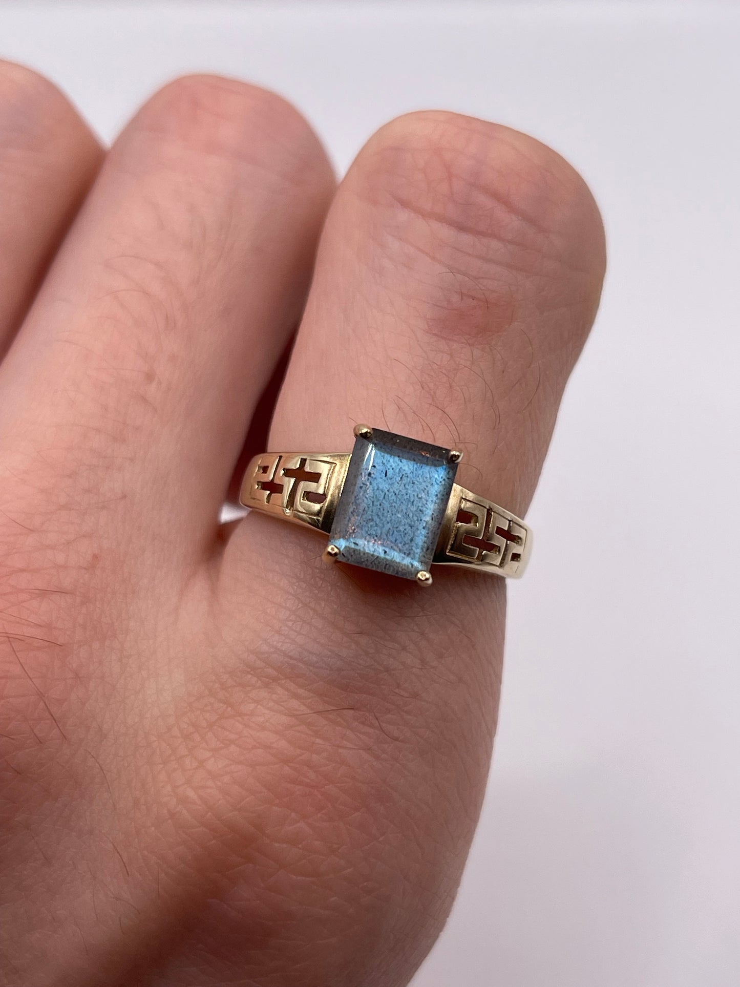 9ct gold labradorite ring