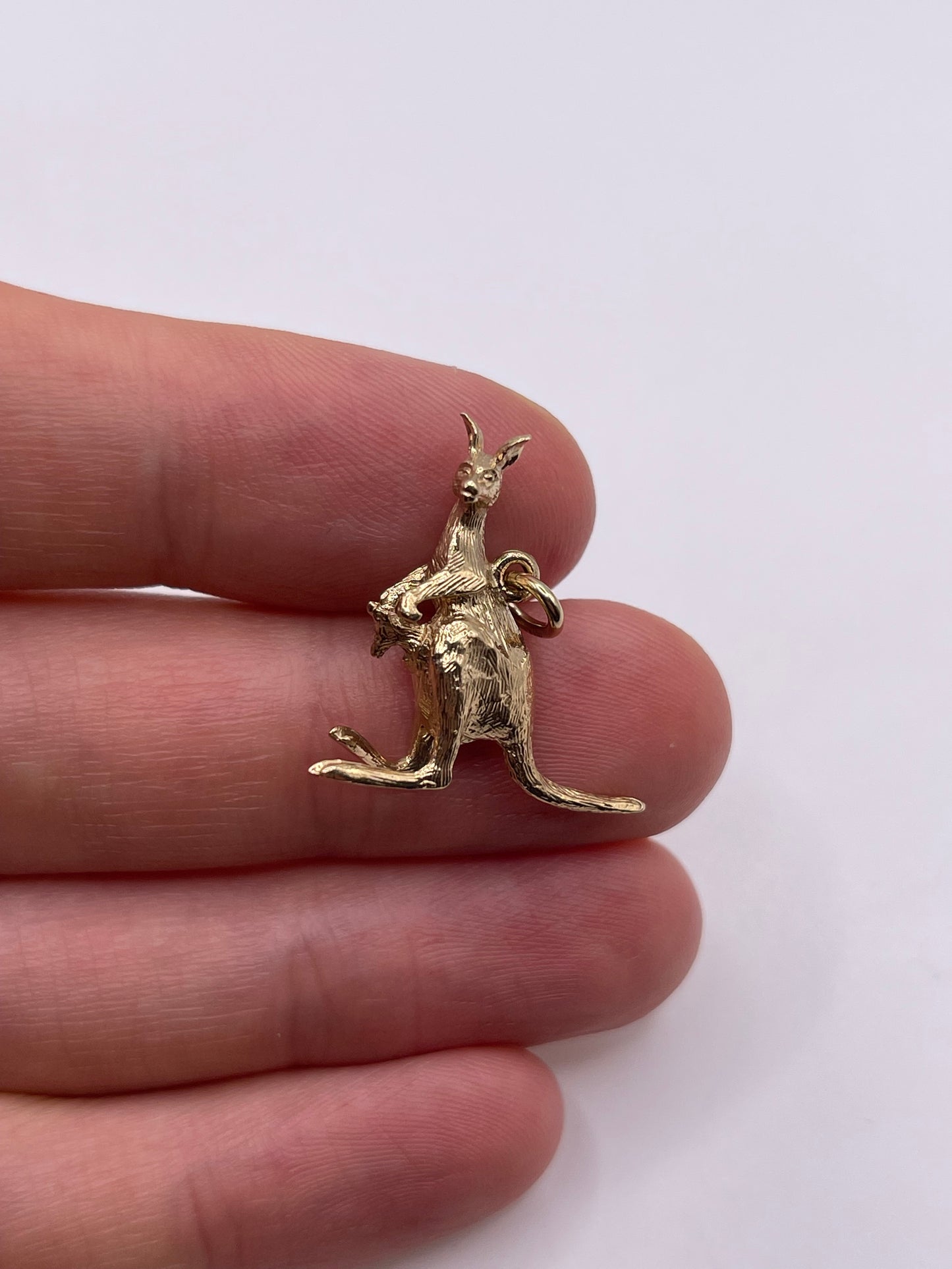 9ct gold kangaroo charm