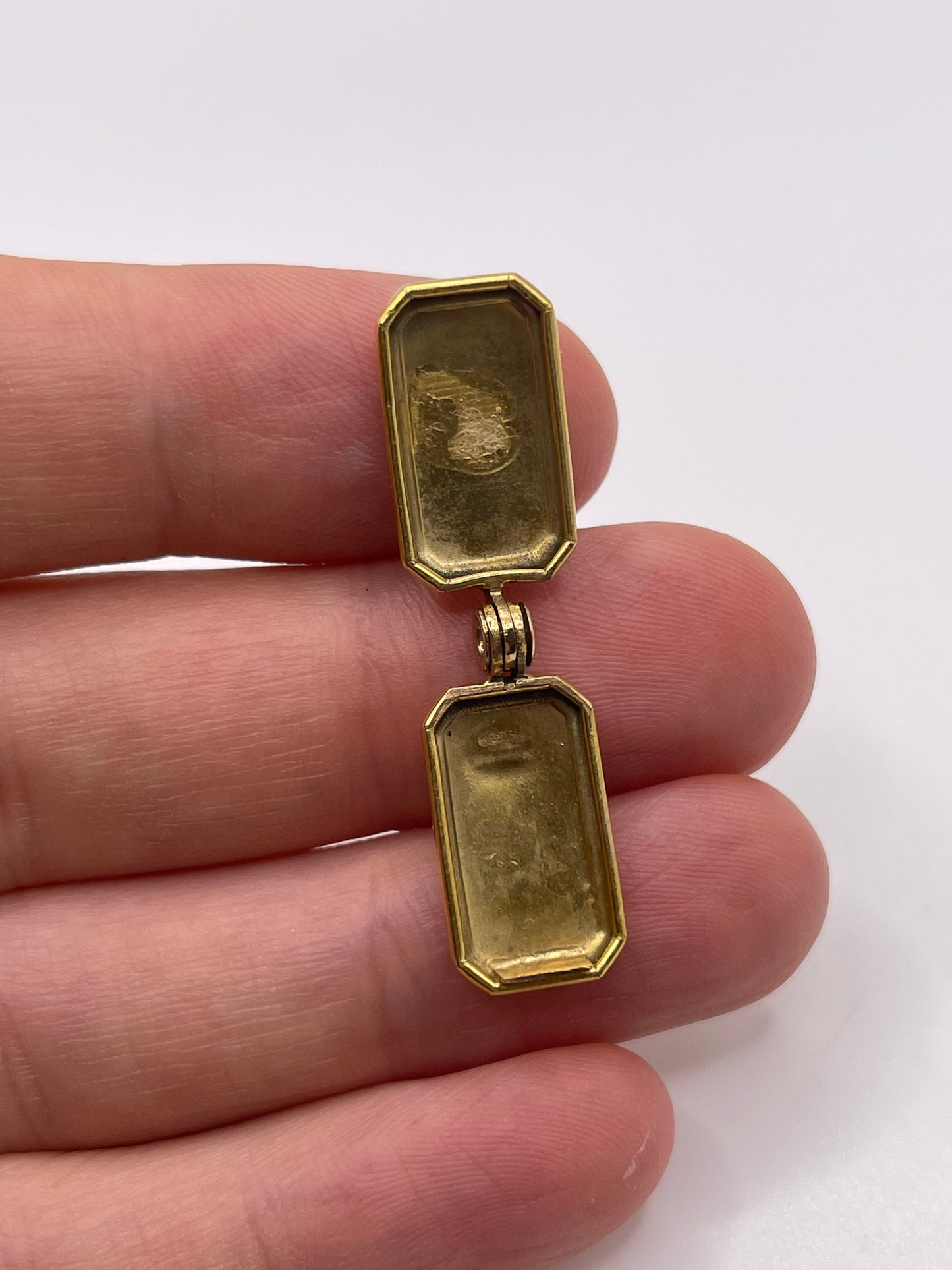 9ct gold locket pendant