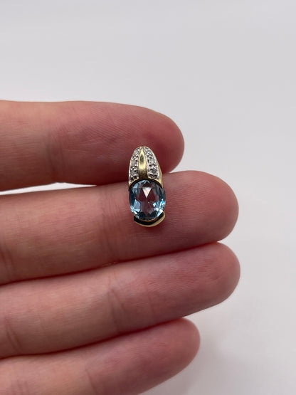 9ct gold topaz and diamond pendant