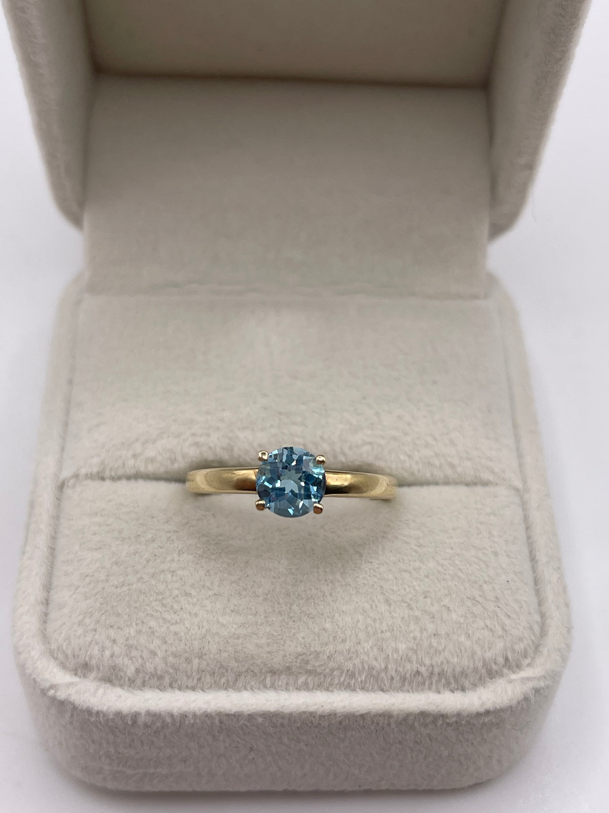 9ct gold blue topaz ring