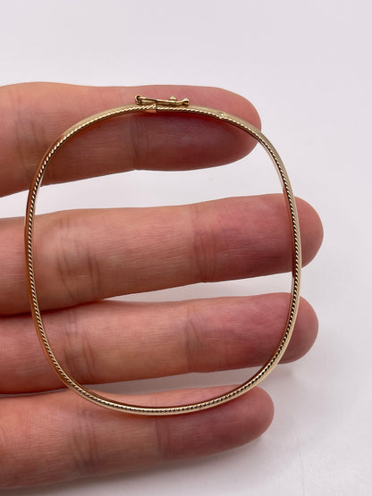 9ct gold bangle