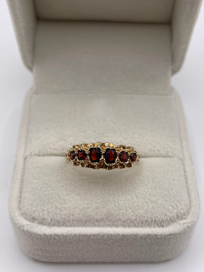 9ct gold garnet ring