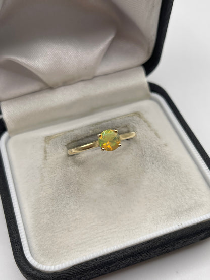 9ct gold opal ring