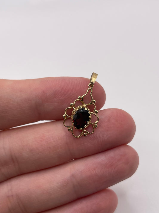 9ct gold garnet pendant