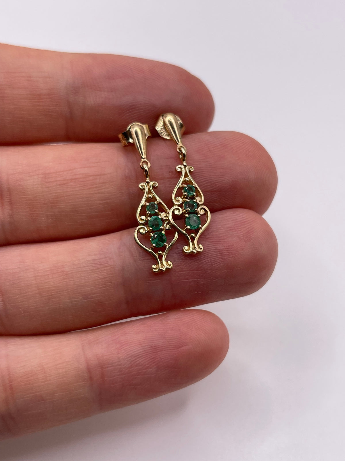 9ct gold emerald earrings