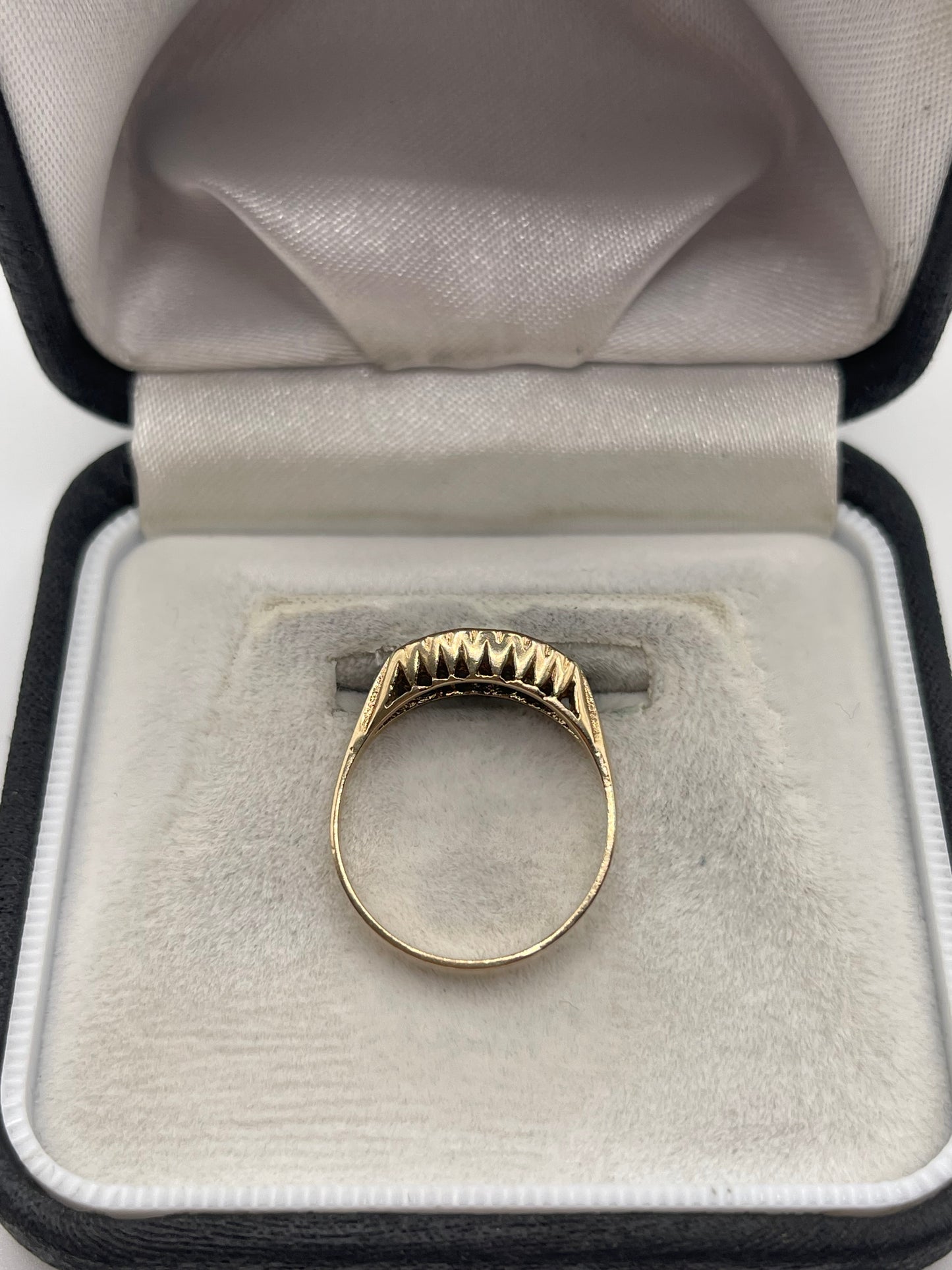 9ct gold sapphire and diamond ring