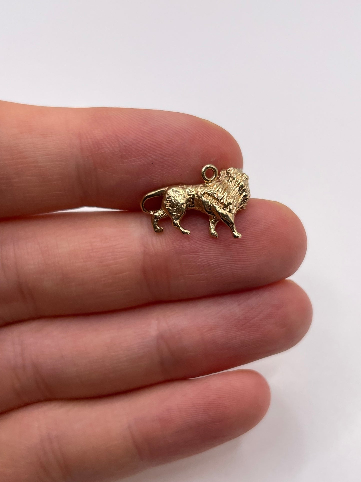 9ct gold lion charm