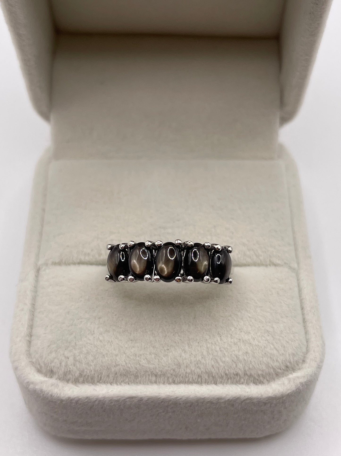 9ct white gold star sapphire ring
