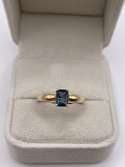 9ct gold London blue topaz ring