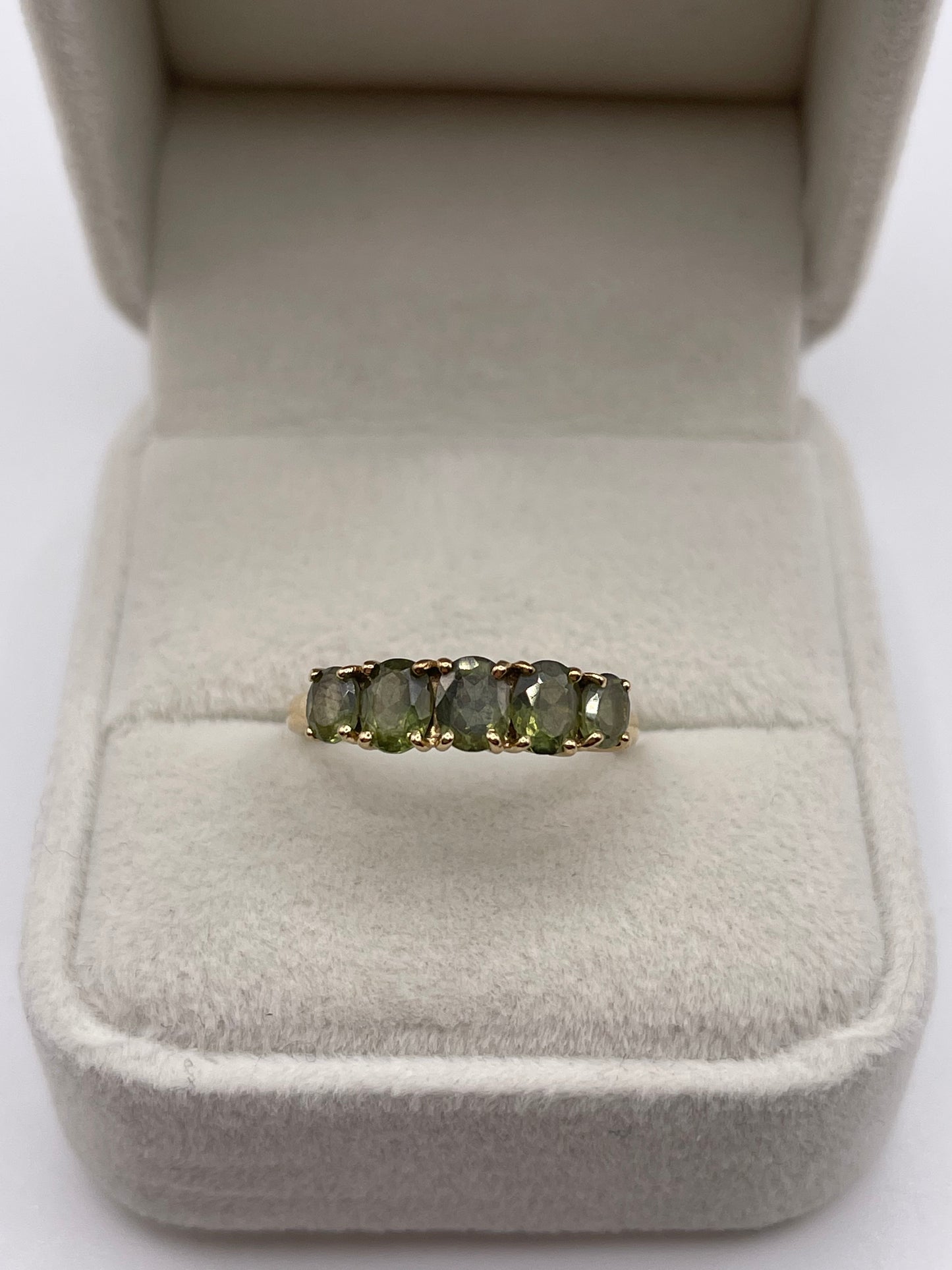 9ct gold quartz ring