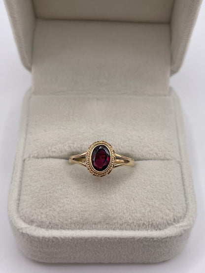 9ct gold garnet ring