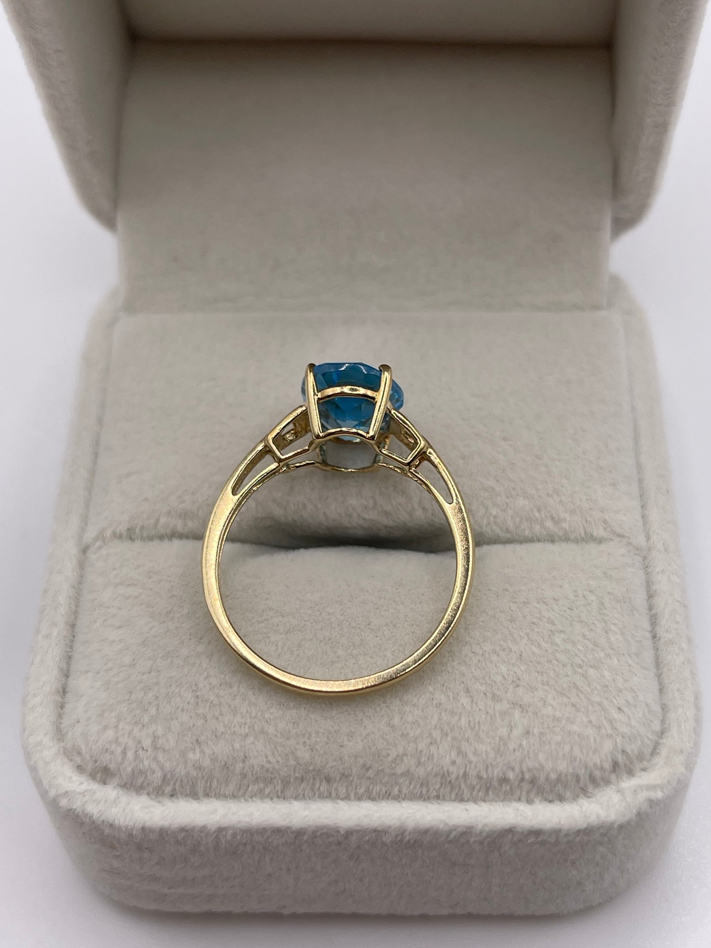 9ct gold blue topaz ring