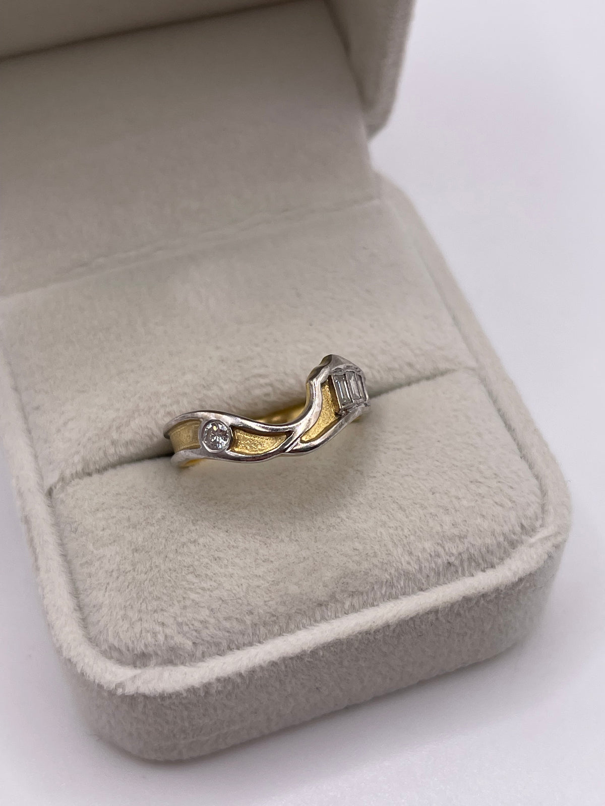 18ct two tone gold diamond ring