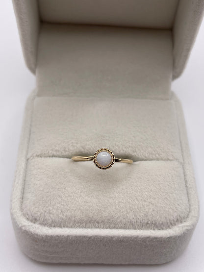 9ct gold opal ring