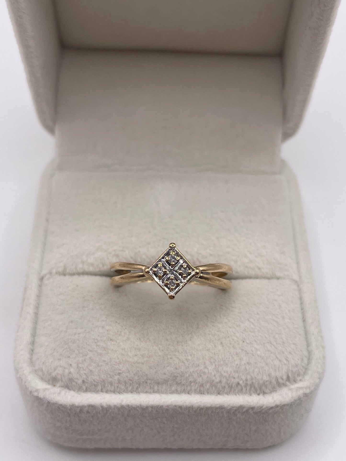 9ct gold diamond ring