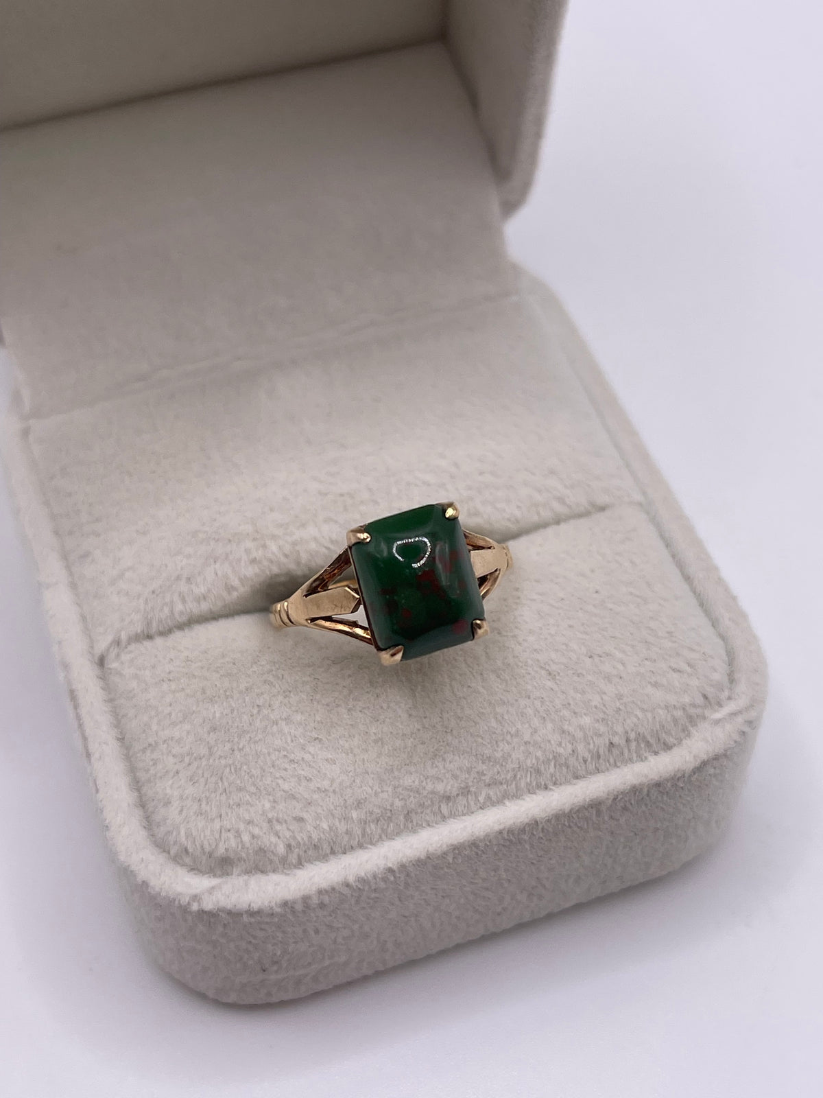 9ct gold bloodstone ring