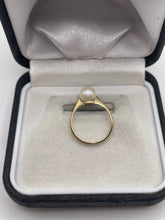 Load image into Gallery viewer, 9ct gold pearl ring
