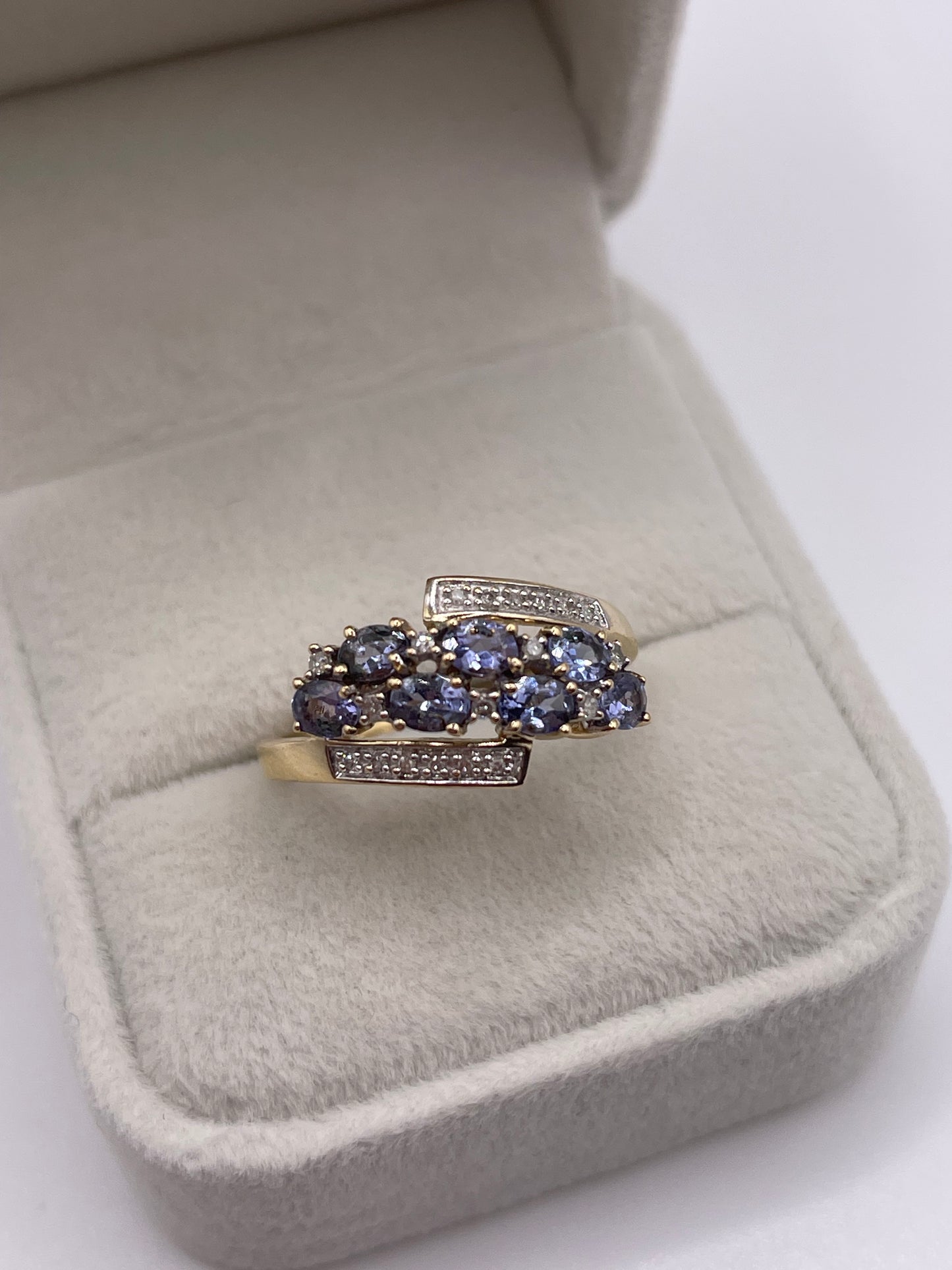 9ct gold tanzanite and diamond ring