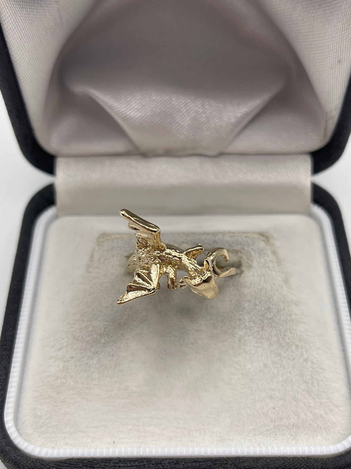 9ct gold dragon ring