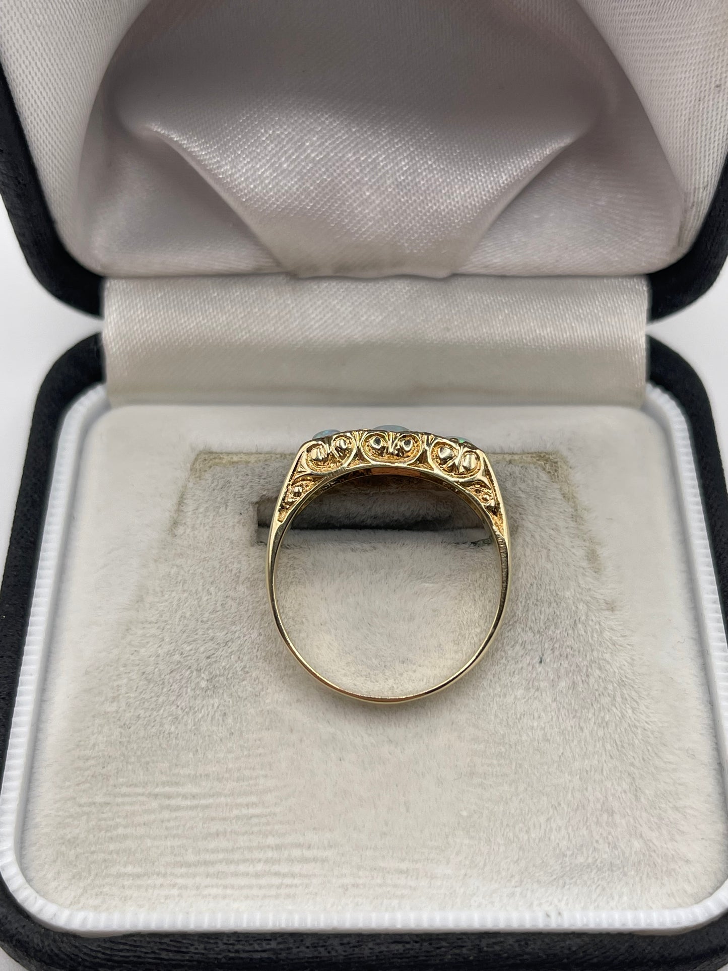 9ct gold opal and sapphire ring