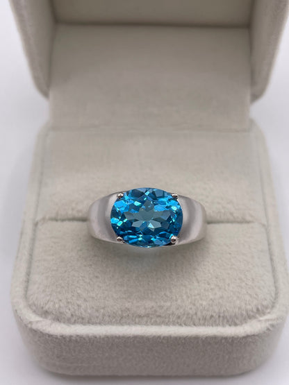 9ct white gold blue topaz ring