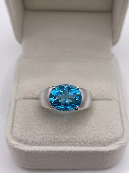 9ct white gold blue topaz ring