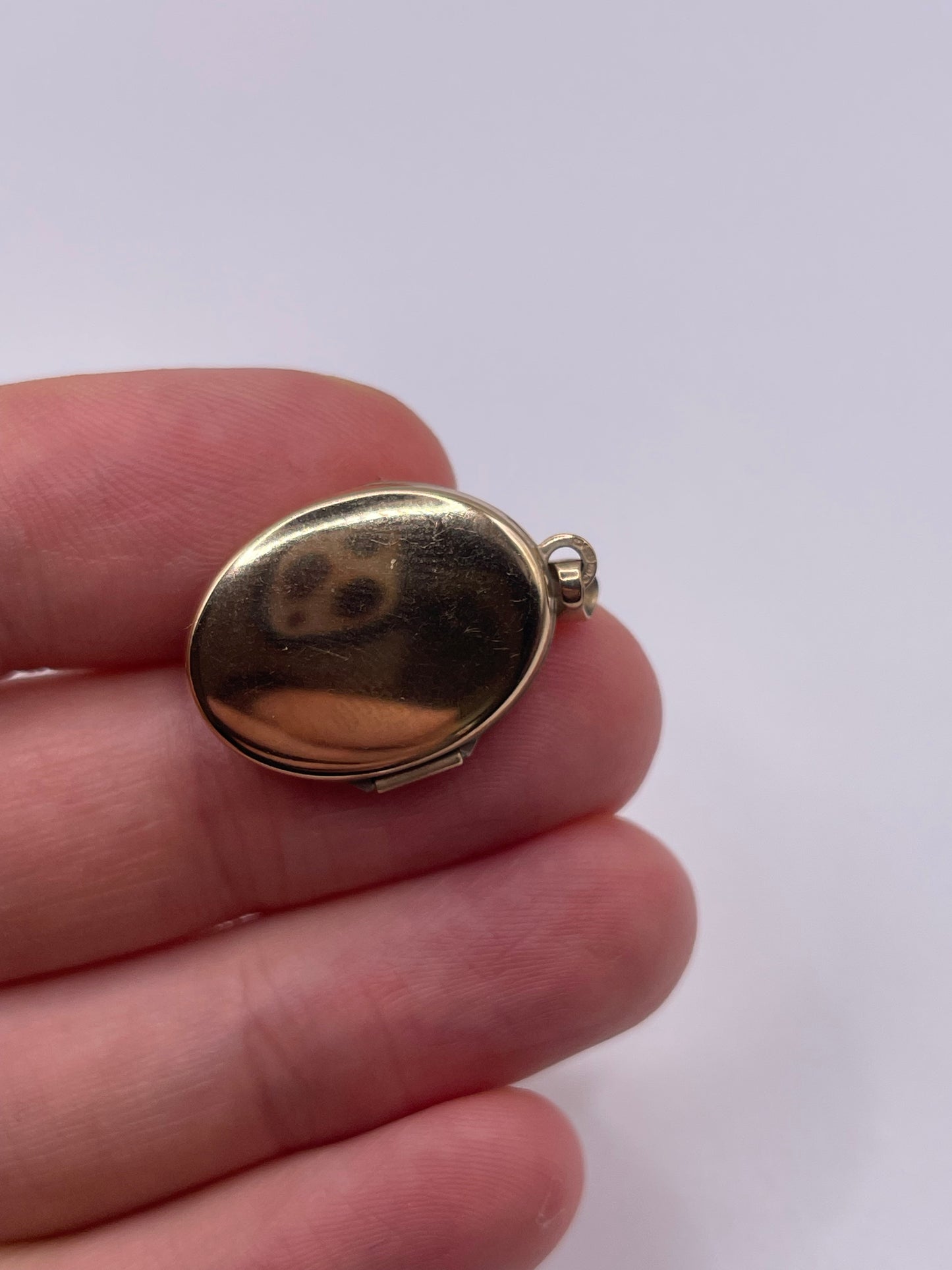 9ct gold locket pendant