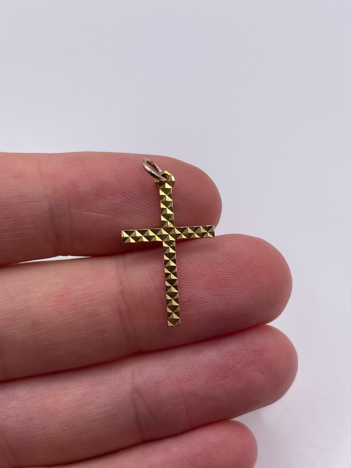 9ct gold cross pendant