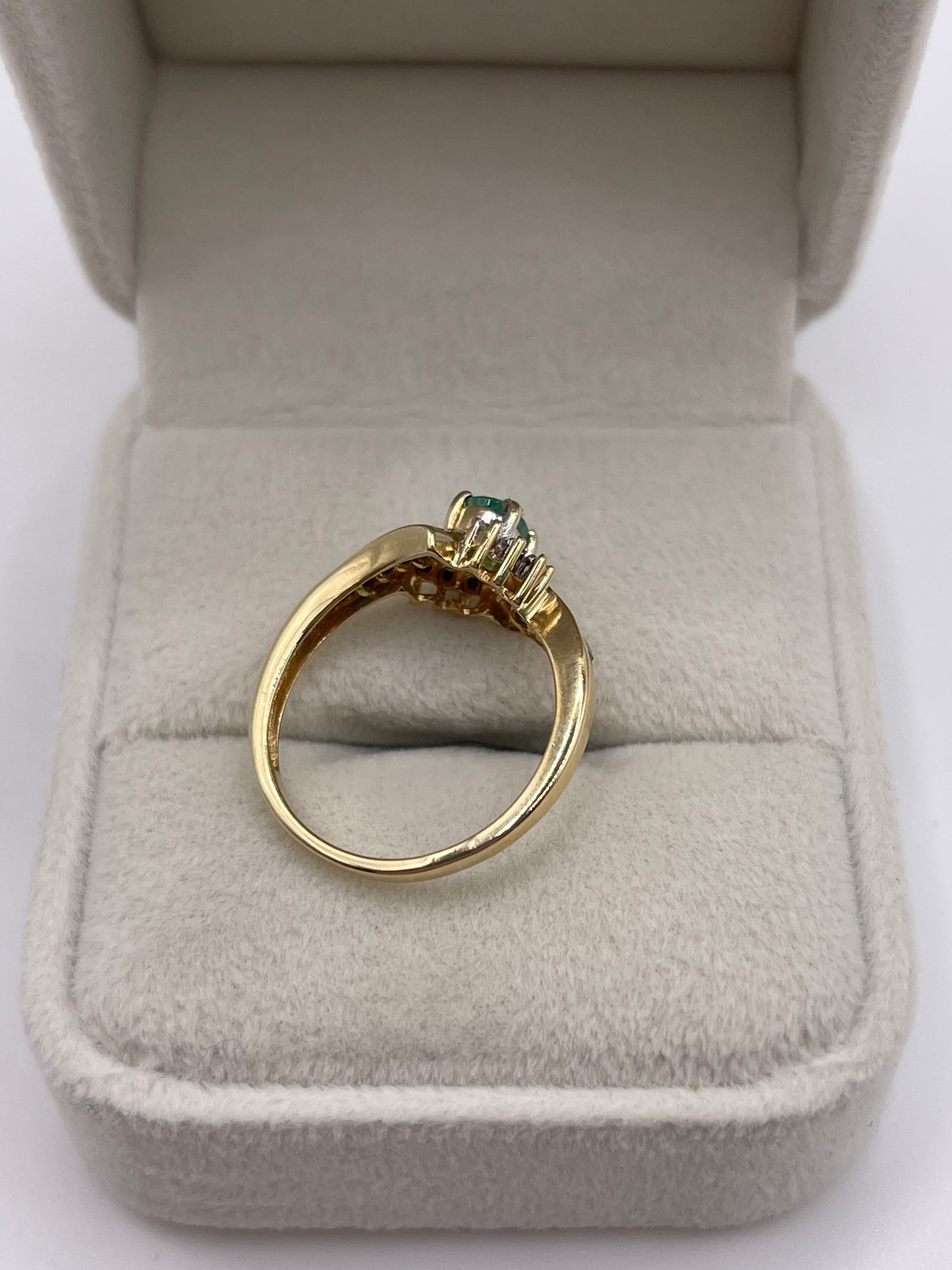 9ct gold emerald and diamond ring