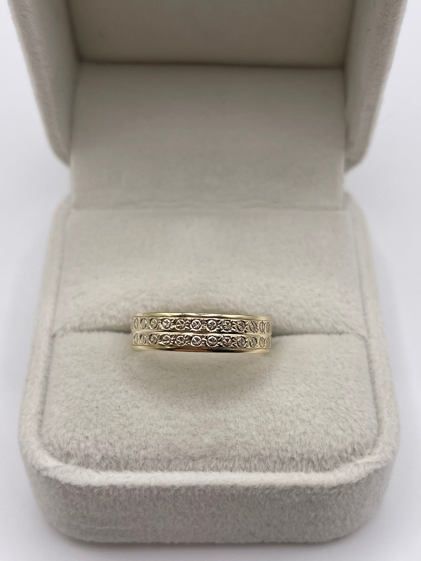 9ct gold patterned band