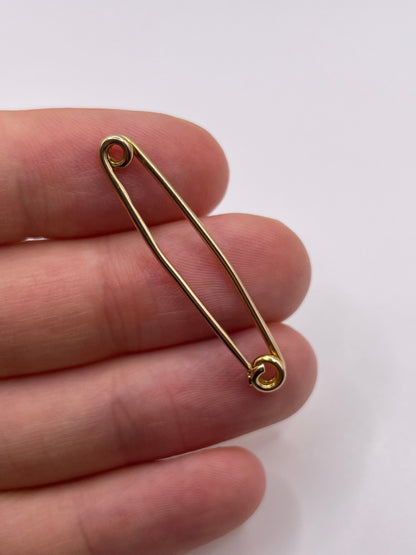 9ct gold safety pin brooch